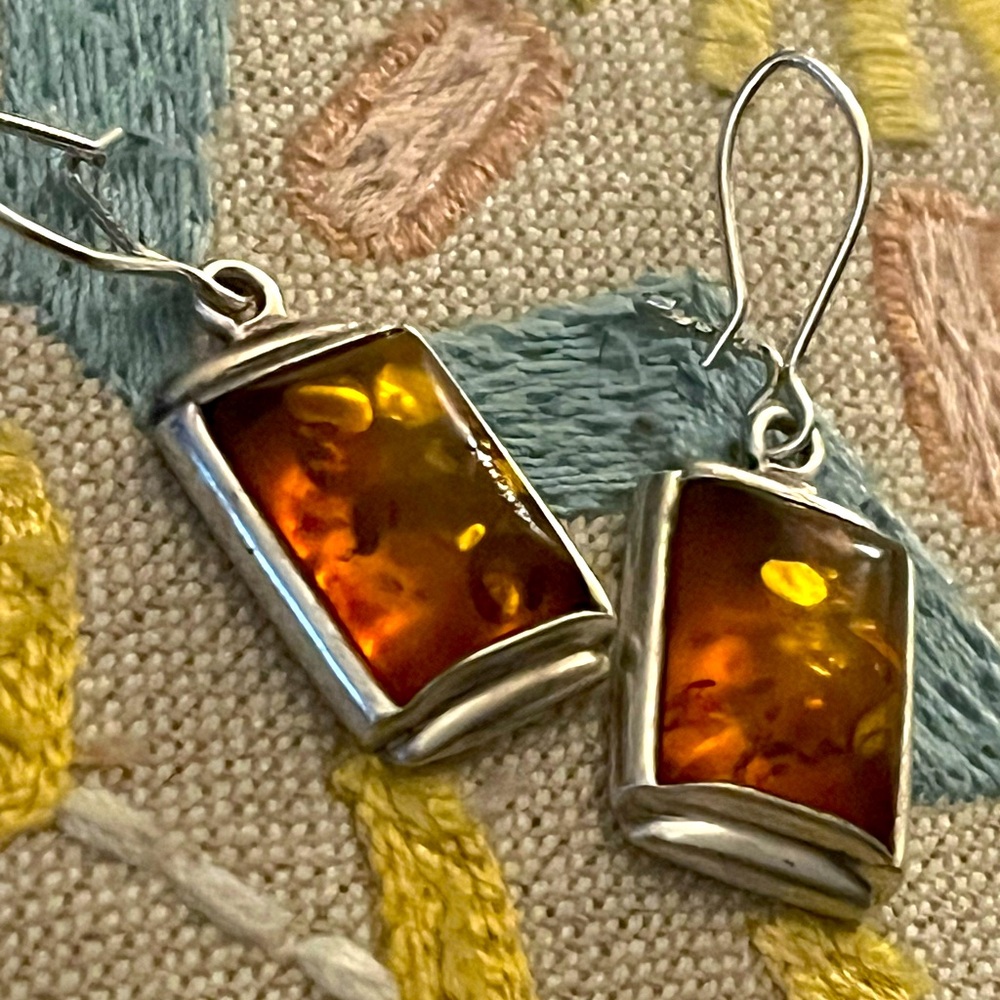 VINTAGE BALTIC AMBER STERLING SILVER EARRINGS
